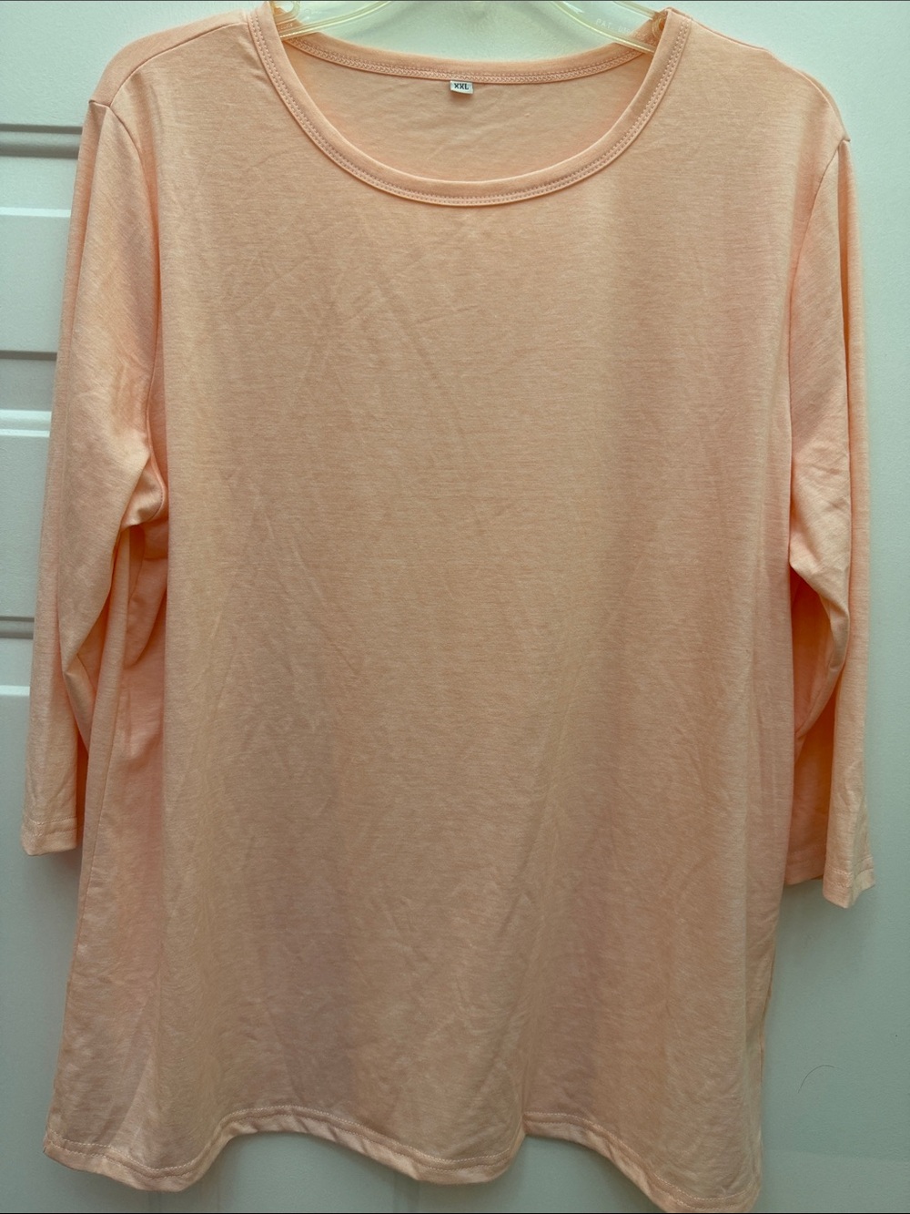 Casual Light Peach Crewneck Long-Sleeve T-Shirt
- Relaxed Fit, Size XXL